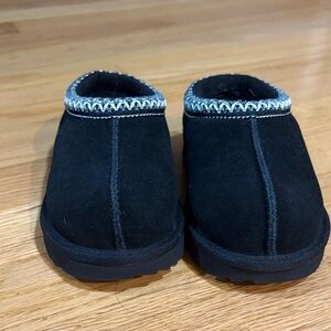 Kids Uggs Tasman slip ons